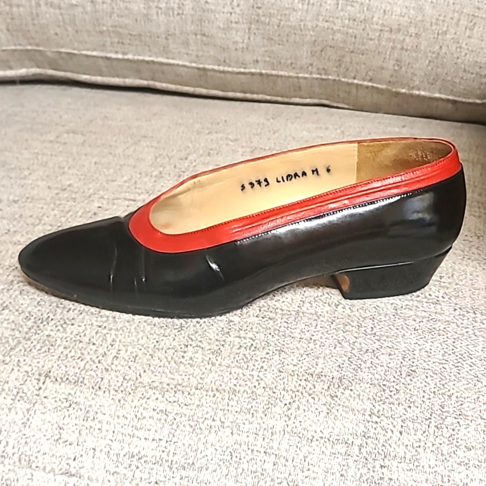 Black kitten heels